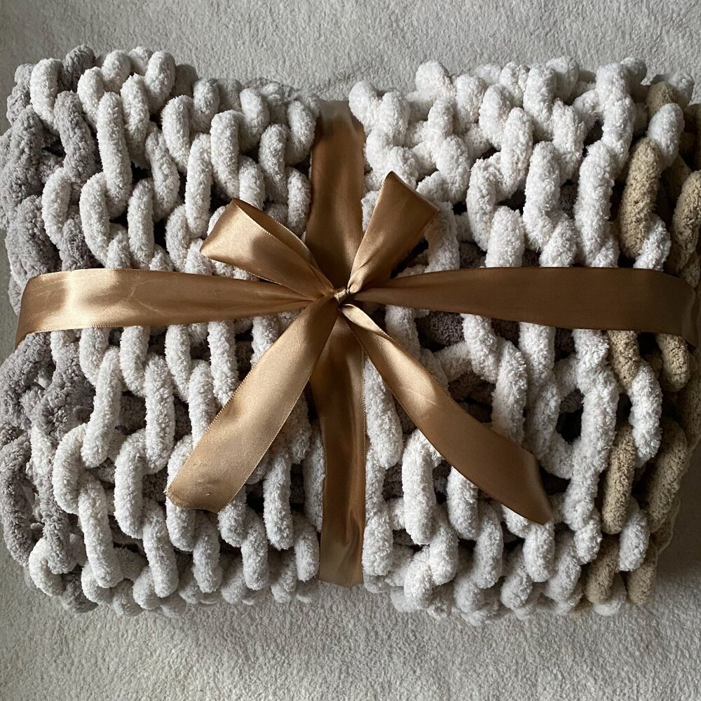 Cozy Soft Handknit Chunky Loose Throw Blanket - Neutrals